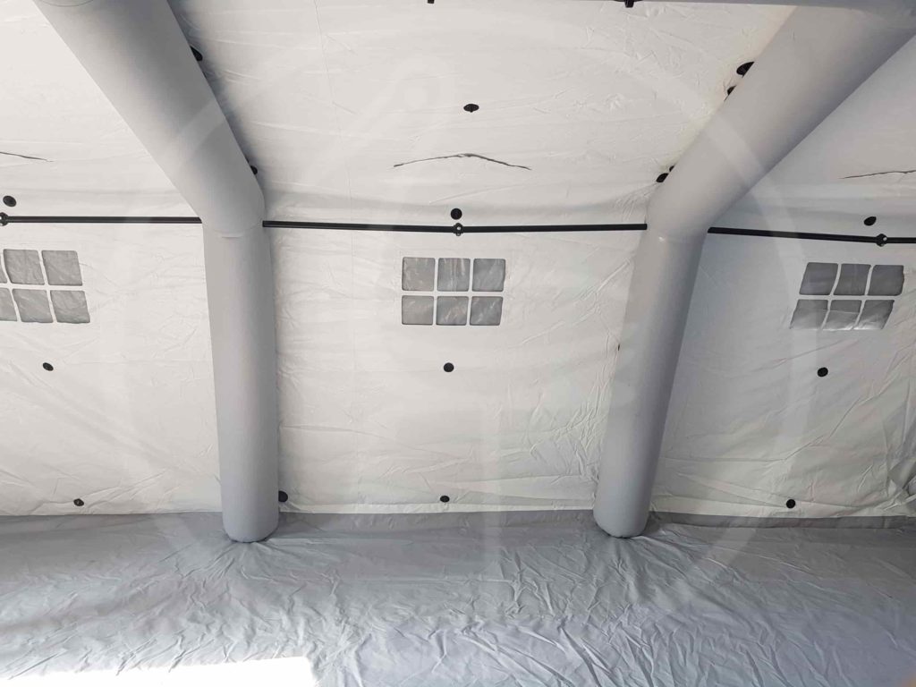 Внутренность надувной самогонесущей палатки